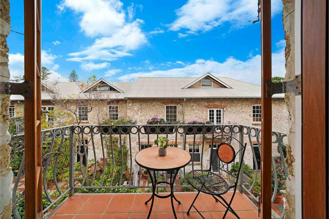 Fremantle Port Mill Bed & Breakfast - Unique Accommodation Экстерьер фото