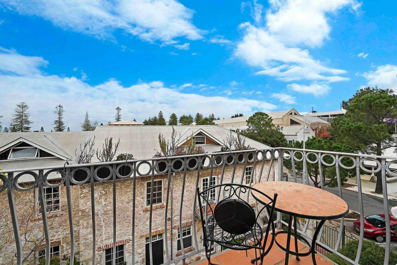 Fremantle Port Mill Bed & Breakfast - Unique Accommodation Экстерьер фото